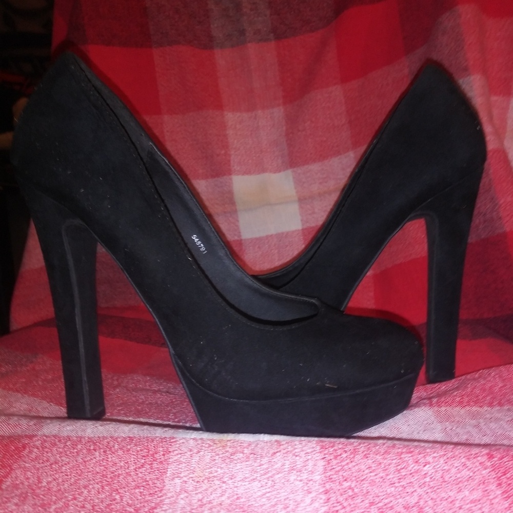 Black  Pumps